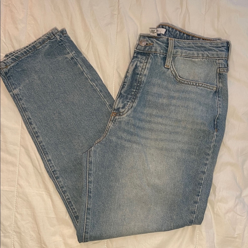Forever 21 hi-rise Straight Leg Jeans